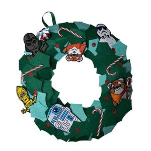 2022 Disney Parks Star Wars Holiday Christmas Wreath